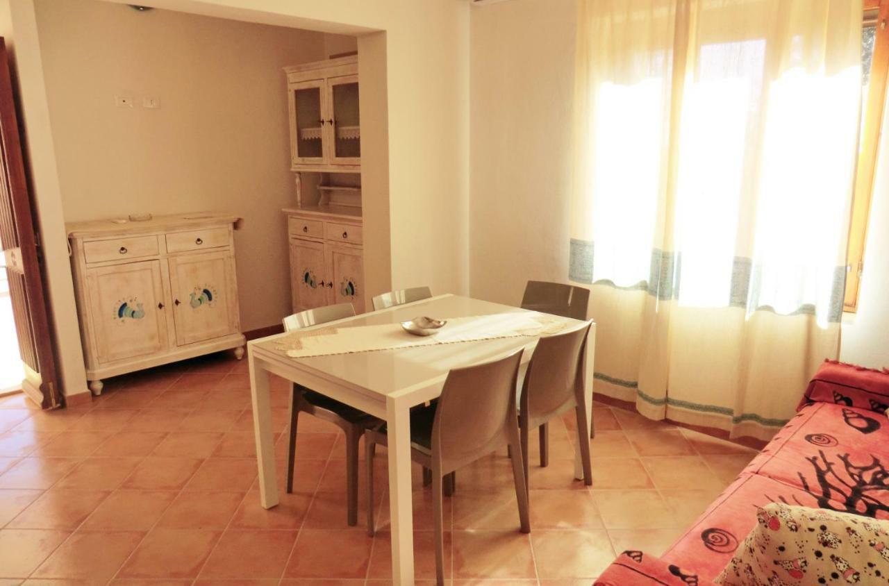 Appartamento Al Mare Via Delle Mimose บารีซาร์โด ภายนอก รูปภาพ